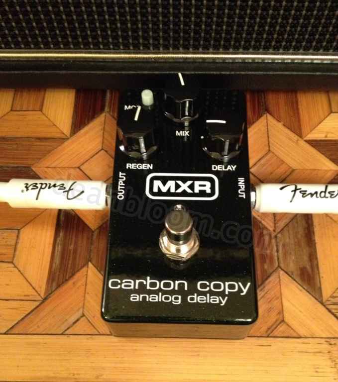 MXR Carbon Copy Analog Delay Guitar Pedal 02